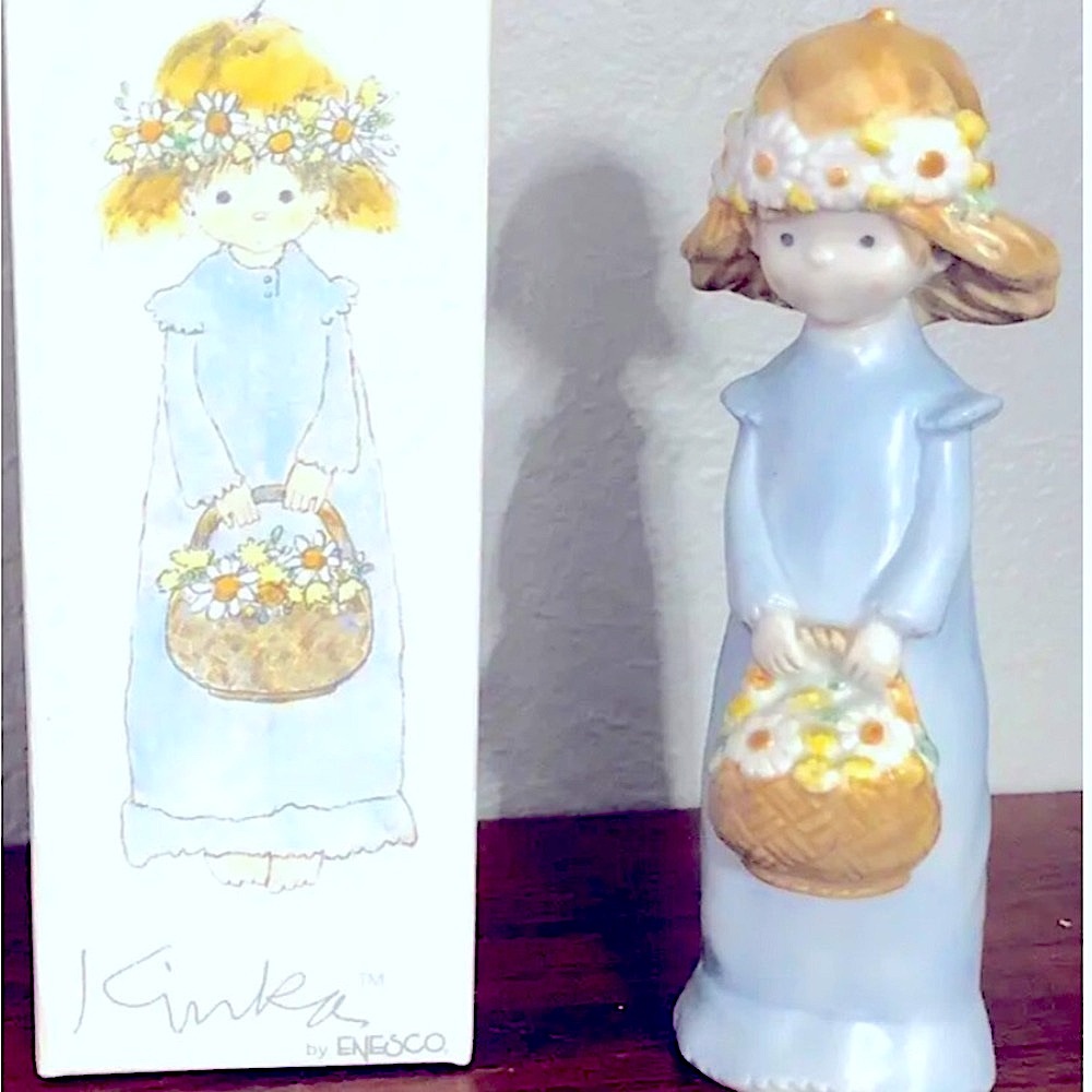 Kinka (117498) 1988 Golden Flower. Made in Japan. Sweet blond girl with daisies